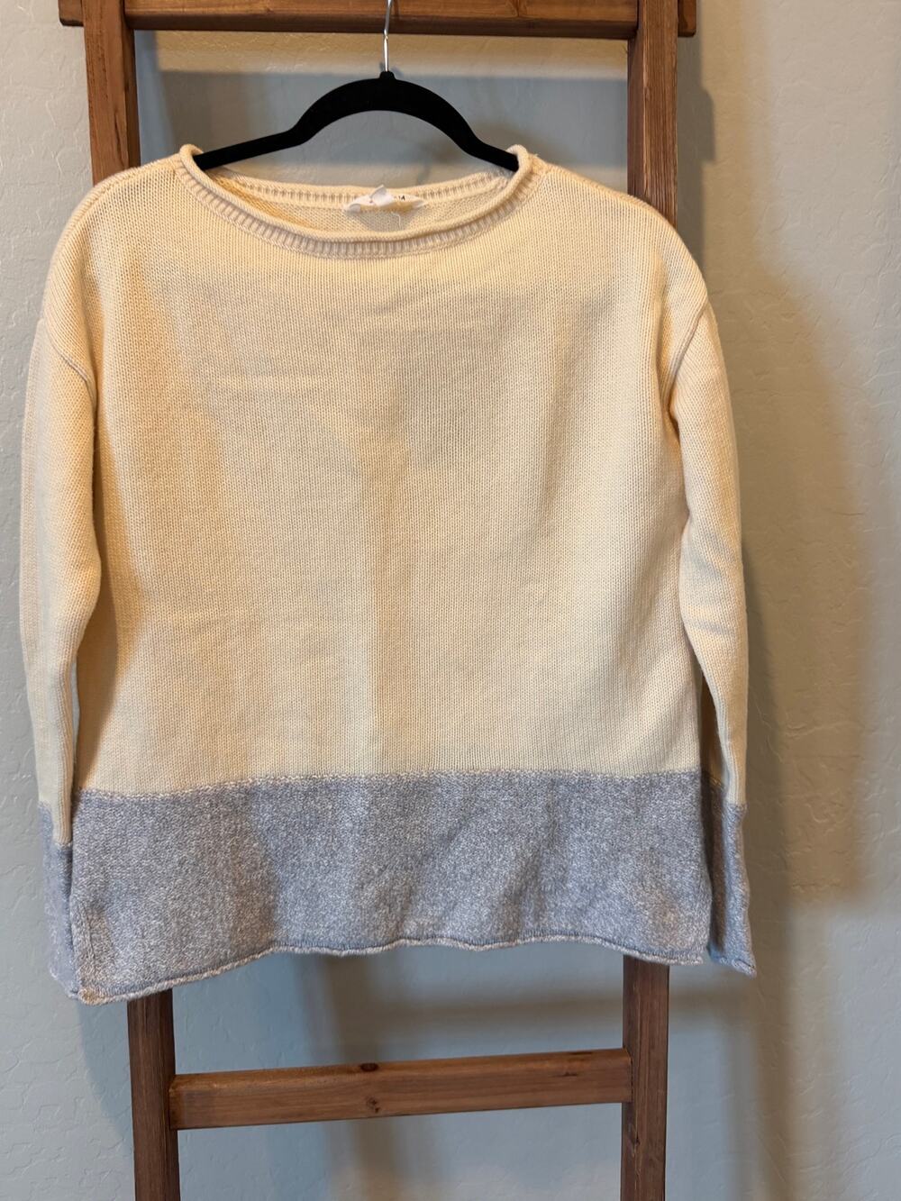 Athleta 100% Wool Colorblock Sweater Cream Gray Pullover Size M